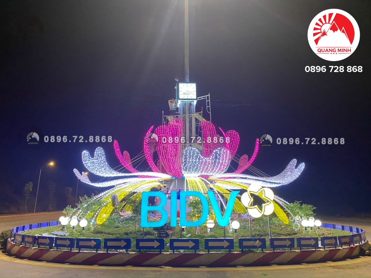 Đảo giao thông rực rỡ sắc màu với hoa đèn trang trí tại thành phố Cao Bằng