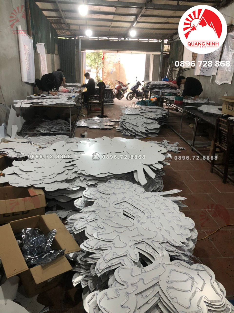 Hệ thống đèn LED được thiết kế và lắp đặt bài bản, đảm bảo độ sáng đều và hiệu quả chiếu sáng cao